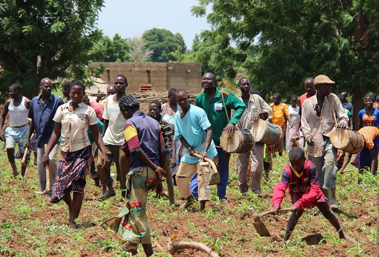 BurkinaFaso_Aug.22_2017 preparing the field for sowing.A.jpg