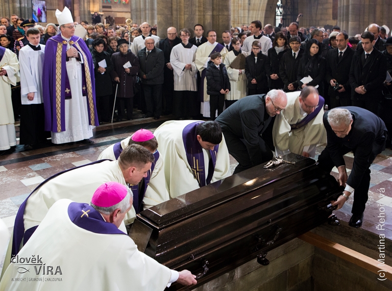 Cardinal Vlk is lowered to his resting place.2.jpg