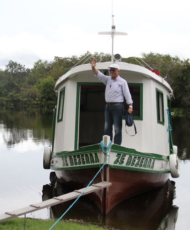 Father Schewior waves goodbye to the faithful.jpg