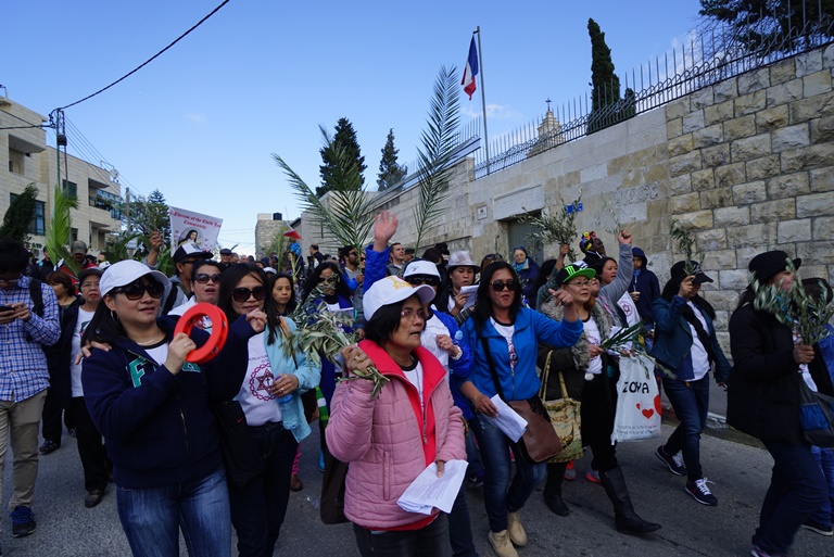Palm Sunday Procession Jerusalem, 2016.jpg
