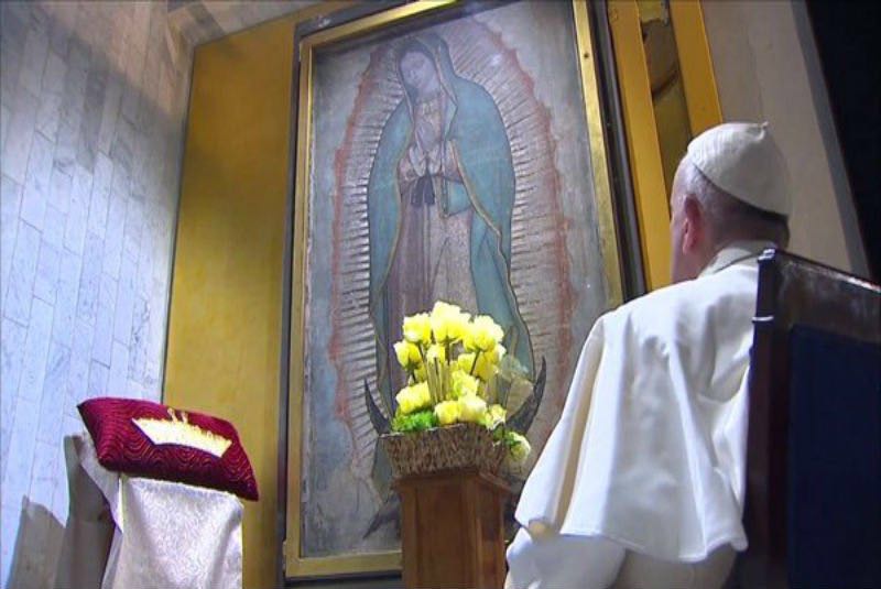 Pope Francis prays to Our Lady of Guadalupe.jpg