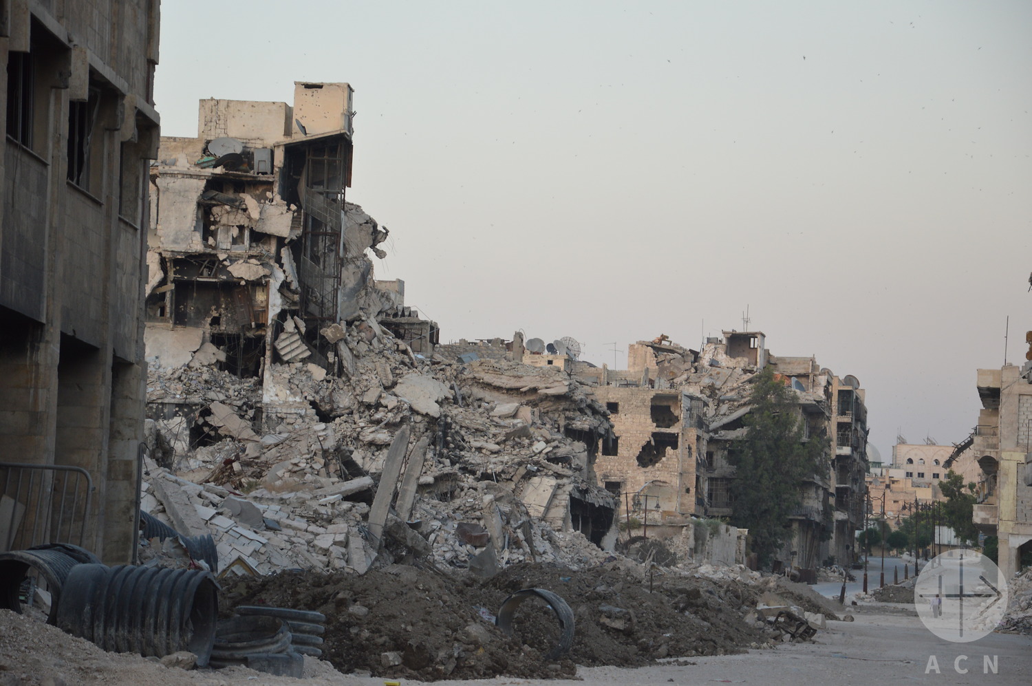 Syria_ruins in Aleppo streets.jpg